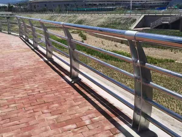 不銹鋼碳素復合管護欄